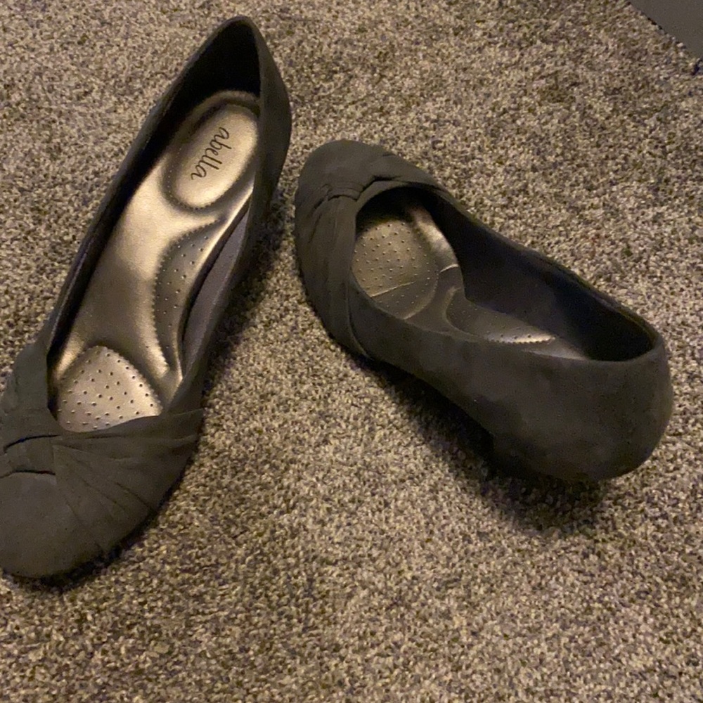 Grey dress shoes